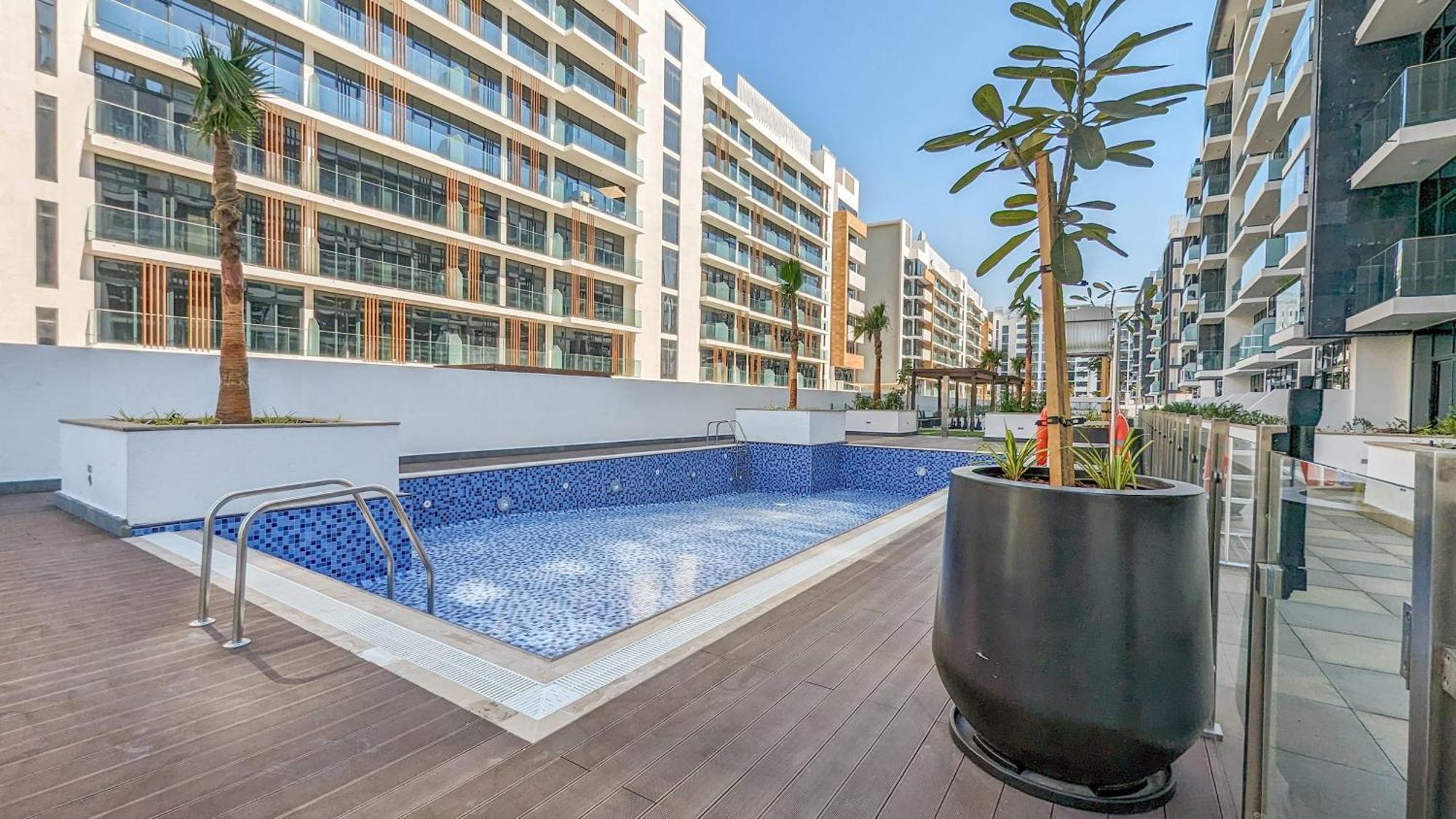 Frank Porter - Azizi Riviera 15 Apartment Dubai
